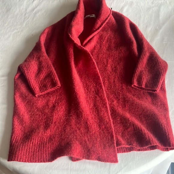 Subtle Luxury Sweaters - Make Offers!!! 100% Cashmere Subtle Luxury Size S 3/4 Sleeve Cardigan